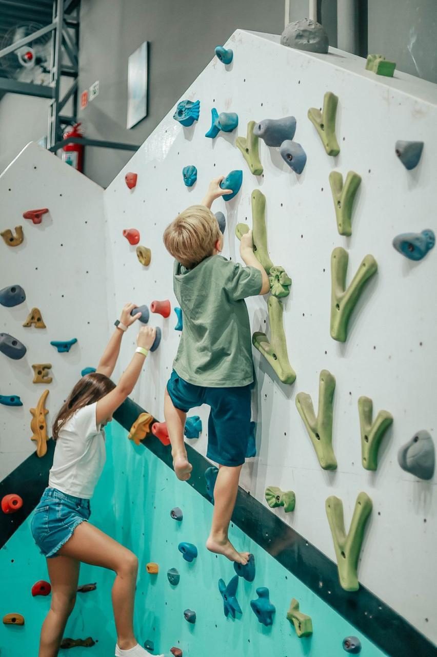 Momento da colônia de férias na Toca Escalada